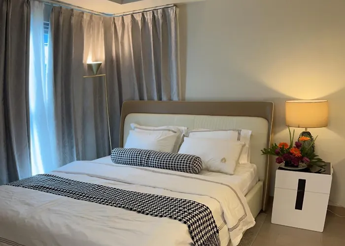 Luxurious 1 Bedroom Facing Bay Sunset Nearby Okada Moa Solaire Ayala Malls *