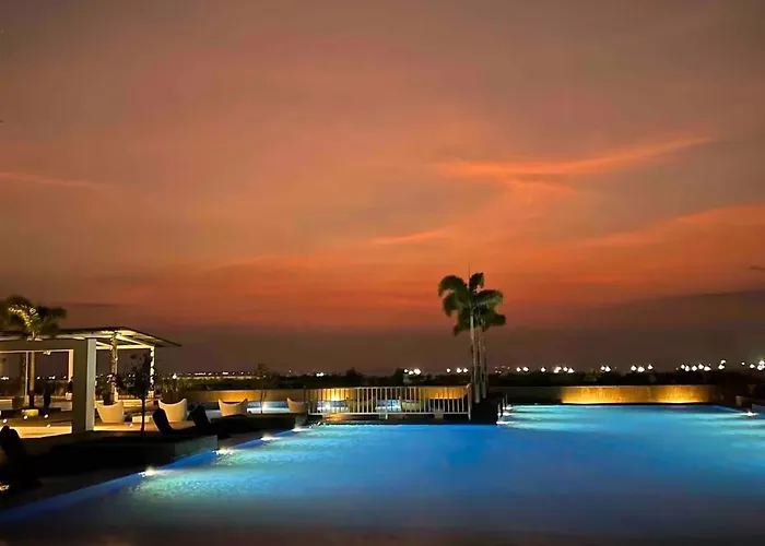 Luxurious 1 Bedroom Facing Bay Sunset Nearby Okada Moa Solaire Ayala Malls Manila