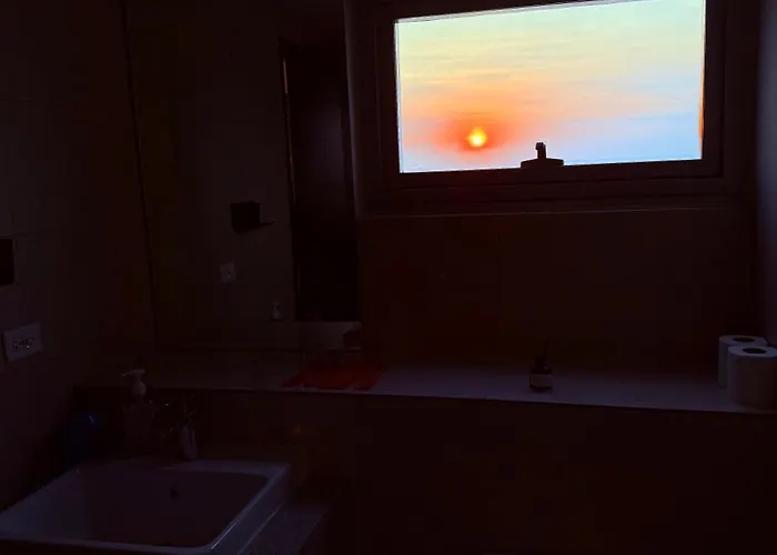 Luxurious 1 Bedroom Facing Bay Sunset Nearby Okada Moa Solaire Ayala Malls *