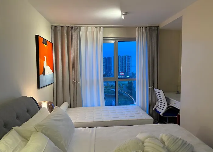 Luxurious 1 Bedroom Facing Bay Sunset Nearby Okada Moa Solaire Ayala Malls Manila
