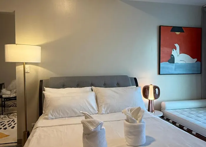 Luxurious 1 Bedroom Facing Bay Sunset Nearby Okada Moa Solaire Ayala Malls *